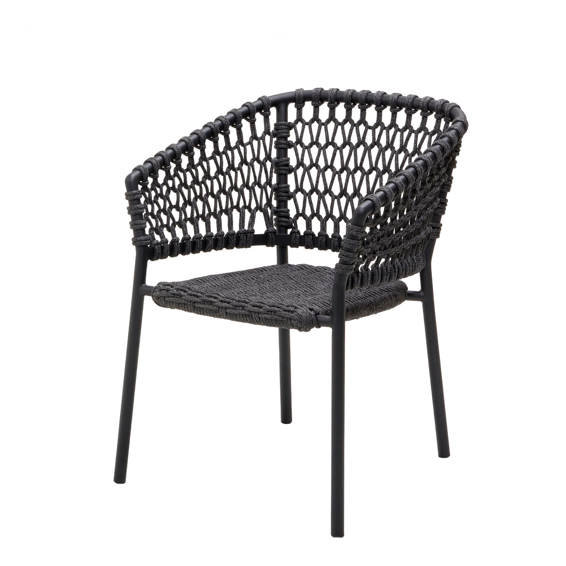 Ocean Sessel von Cane-Line, grauer Outdoor-Sessel mit geflochtenem Design und schwarzem Metallgestell.